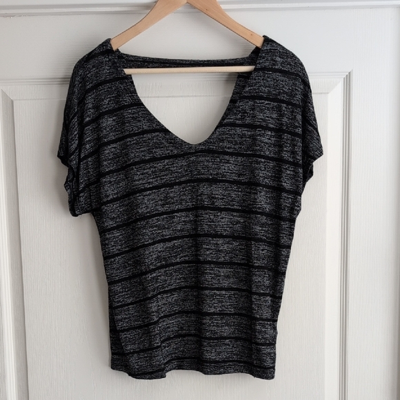 Forever 21 Tops - Black and Gray V Neck Top Size Small By Forever 21
